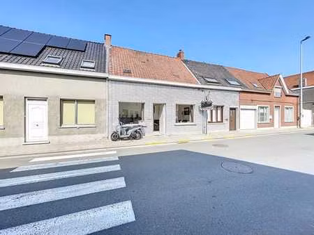 maison à rénover en partie avec jardin et beaucoup de potent