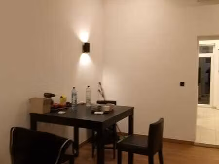 appartement rez-de-chaussée chambre à coucher