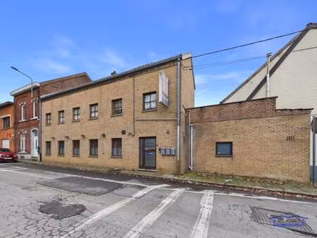 immeuble mixte : restaurant  salle et 2 appartements !