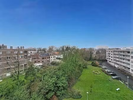lumineux appartement 2 chambres avec terrasse à uccle