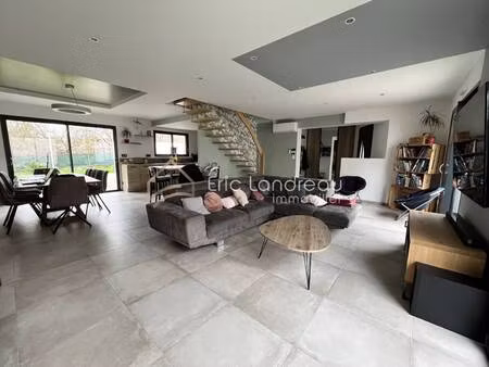 mme. elodie francheteau