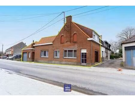 maison à rénover offrant un excellent potentiel et de beaux