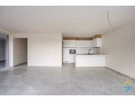 appartement au rez-de-chaussée avec une chambre