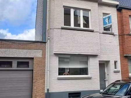 totaal gerenoveerde woning met stadstuintje