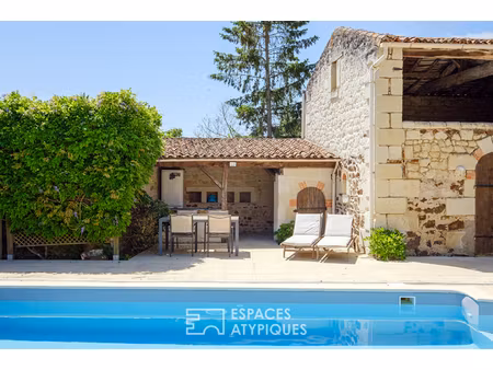 propriété avec piscine et dépendance aux multiples possibilités d'aménagement