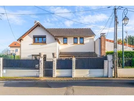 maison de 5 pièces de 133 m² à les clayes-sous-bois