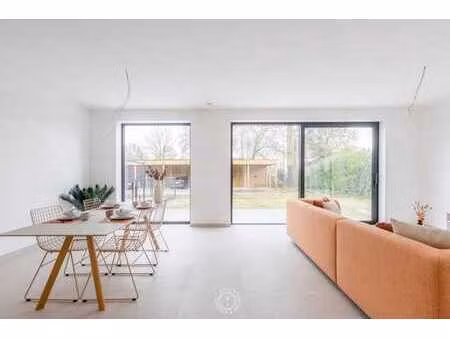 grandioos gelijkvloers appartement met privatieve tuin