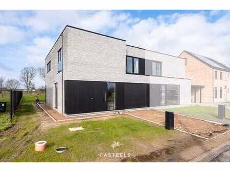 moderne half-open gezinswoning met garage te zwijnaarde