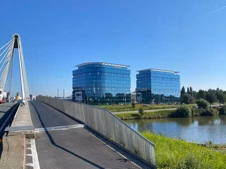bureaux haut de gamme de 370 m² à louer dans les blue tow...