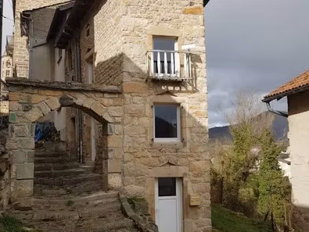 location meublée maison 2 pièces 25 m² à saint-julien-chapteuil (43260)  330 €