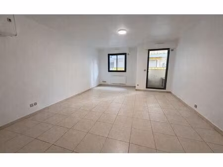 location appartement  m² t-1 à nice  750 €