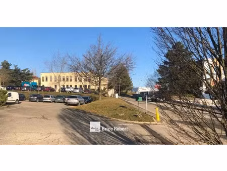 a louer - bâtiment industriel sur un terrain de 4500 m² - champagne -au-mont-d'or