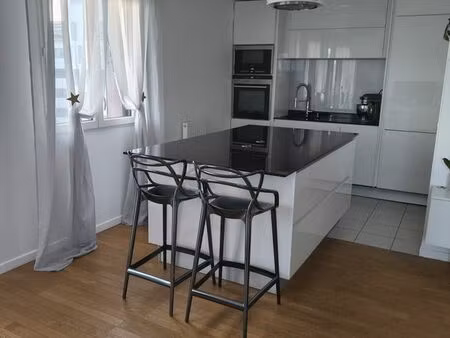 a vendre appartement 4 pièces au dernier étage avec terrasse vue dégagée