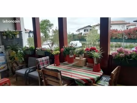 dans un ensemble immobilier végétalisé  agréable appt t2