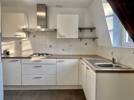 spacieux appartement 2ch dressing sdb sdd rénové peb c