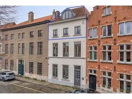 brugge: ruim duplexappartement met terras