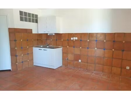 location appartement  m² t-2 à oraison  550 €