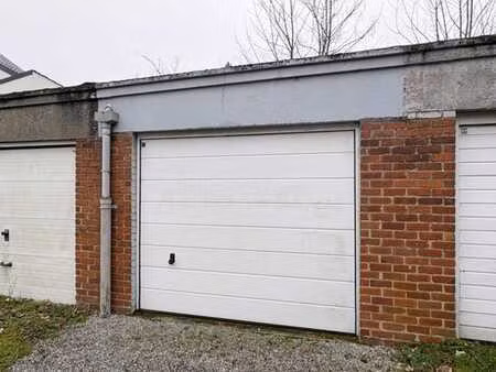 garage 1 voiture à proximité de la gare