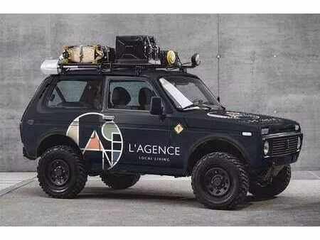 parkings/entrepôts facilement accessibles