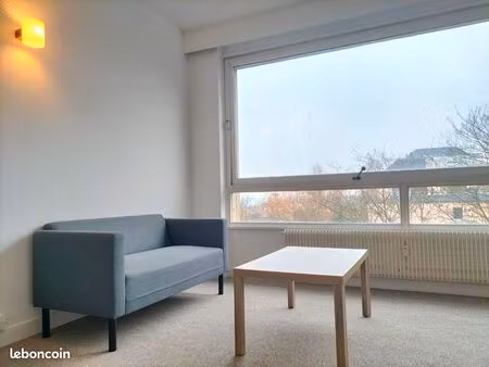 grand studio calme et lumineux