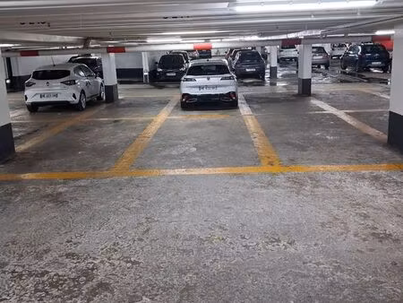 location parking nîmes centre ville proche gare