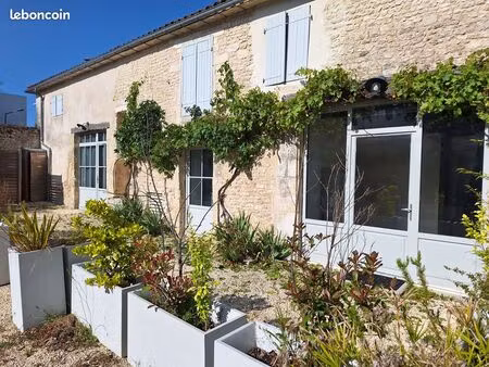 maison de ville 3 ch. - 160 m² - entièrement rénovée / perigny 17180