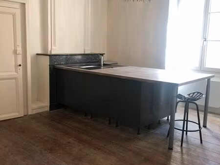 beau t2 55m2 proche place de la cathedrale