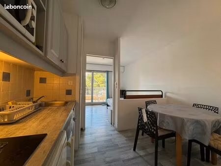 studio à l'année au port d'hyeres