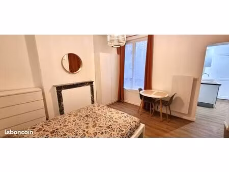 poitiers hyper centre  studio meublé de 20 m²  refait à neuf