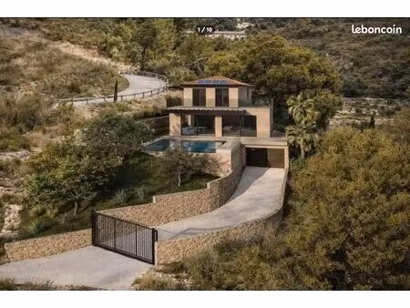 terrain 1 040 m² falicon