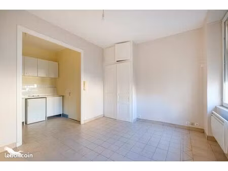 studio 1 pièce 22 m²