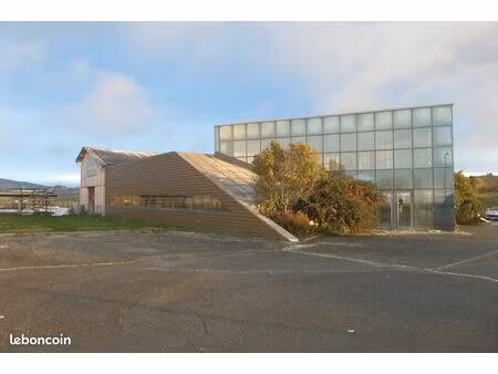 location local commercial