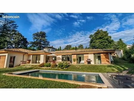 location maison 234 m² avec piscine