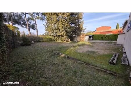 terrain 640 m² saint-cannat