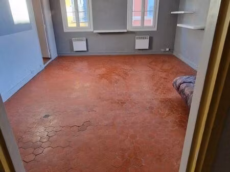 très grand 2 p 60 m2 carrez - grasse centre place aux herbes