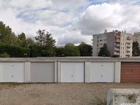 parking/box 12 m² sucy-en-brie
