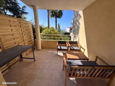 studio vue mer terrasse piscine parking