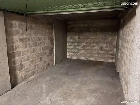 garage à louer lyon 8