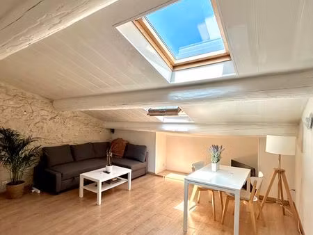 t2 rénové climatisé très lumineux au calme gare saint charles