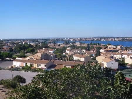 maison de village rénovée – 90 m² – 3 chambres – centre-ville fos-sur-mer – environnement 