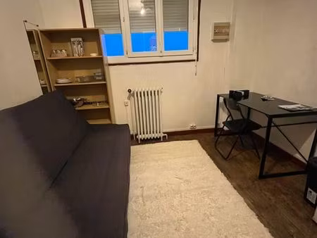 a saisir studette massena