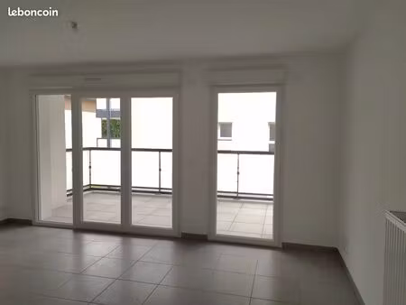 appartement t3 récent avec balcon  cave et garage  proche genève