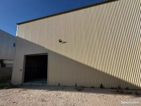 loue entrepôt za de cantone calvi