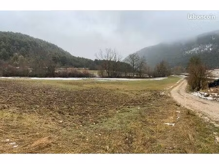 superbe terrain plat viabilisé à escragnolles – 1 parcelle à bâtir