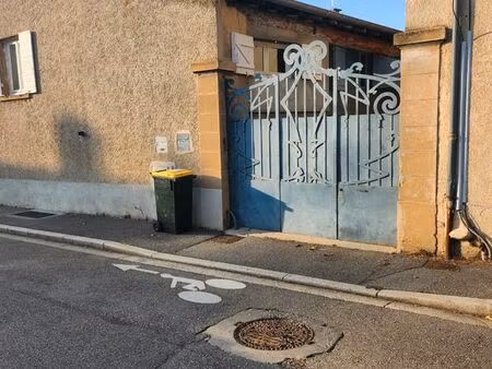 maisonnette équipée 1 chambre avec extérieur et parking