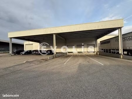 local d'activité 3 643 m²