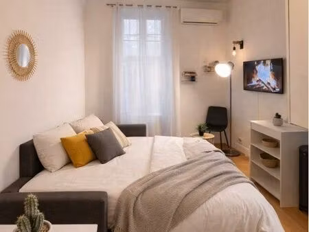 studio en hypercentre carré d’or (env. 20m2)