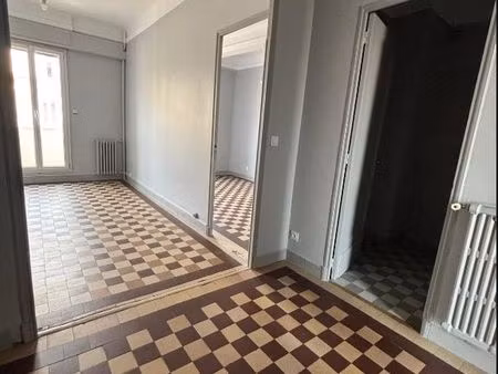 appartement 3 pièces - rue d'endoume