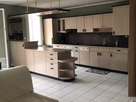 t3 meublé 65 m² rénové – loggia 12 m² – box fermé – lyon 8e grand trou