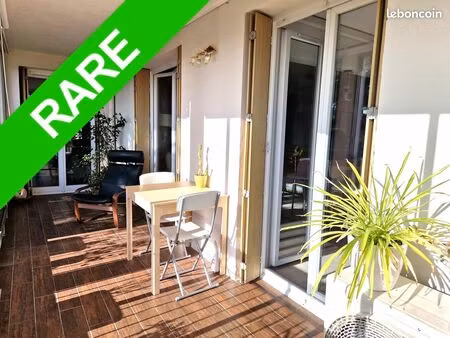 superbe t 3 rénové avec terrasse  parking  cave  proche plages et commerces